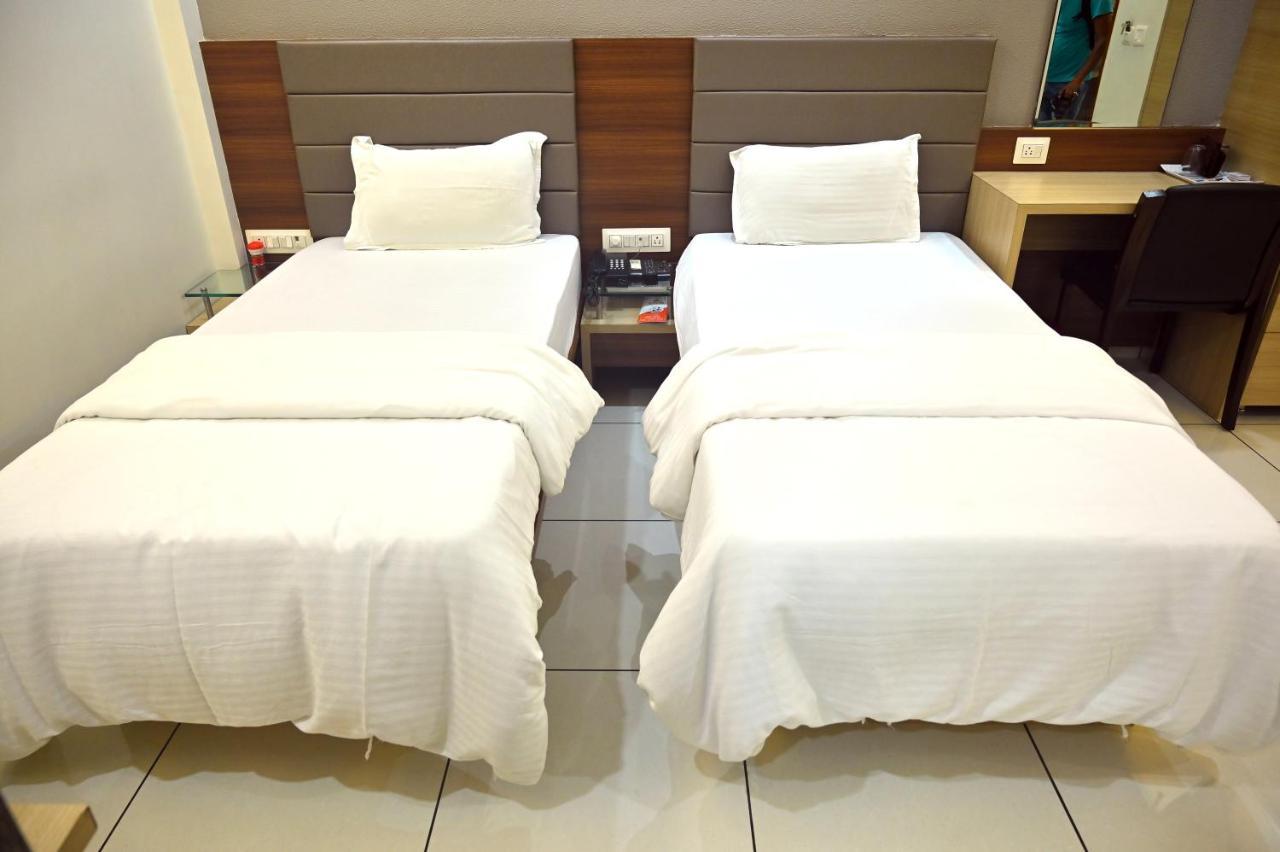 Hotel Aaram Umargam ภายนอก รูปภาพ