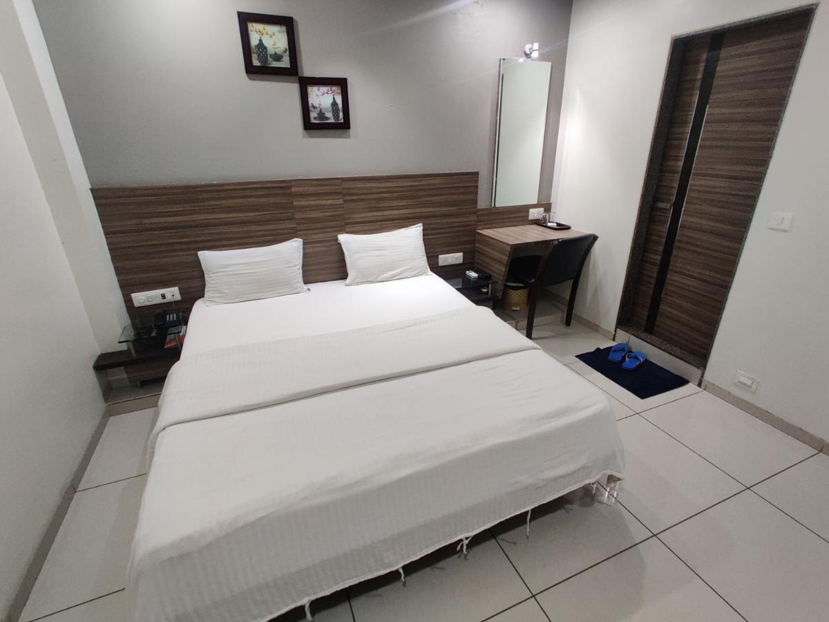 Hotel Aaram Umargam ภายนอก รูปภาพ
