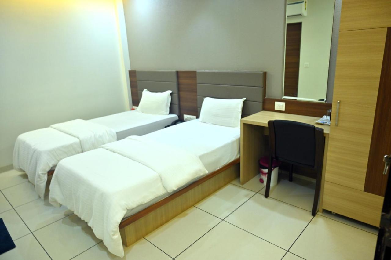Hotel Aaram Umargam ภายนอก รูปภาพ